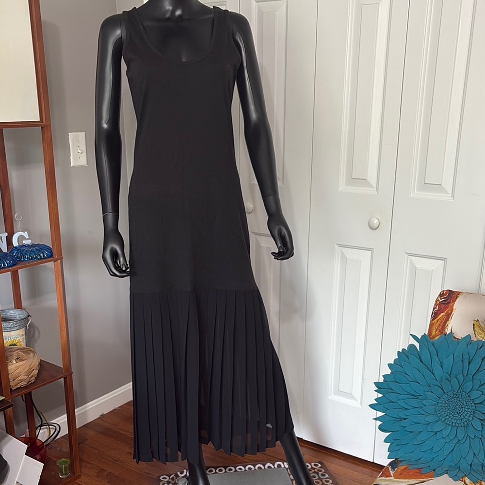 Elegant Black Sleeveless Dress